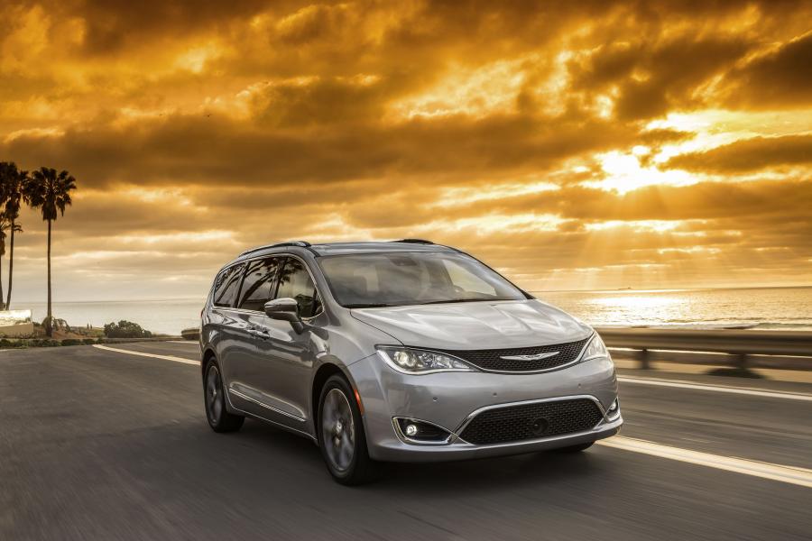  Chrysler Pacifica Limited (RU) 2016 года  (фото 26 из 40)